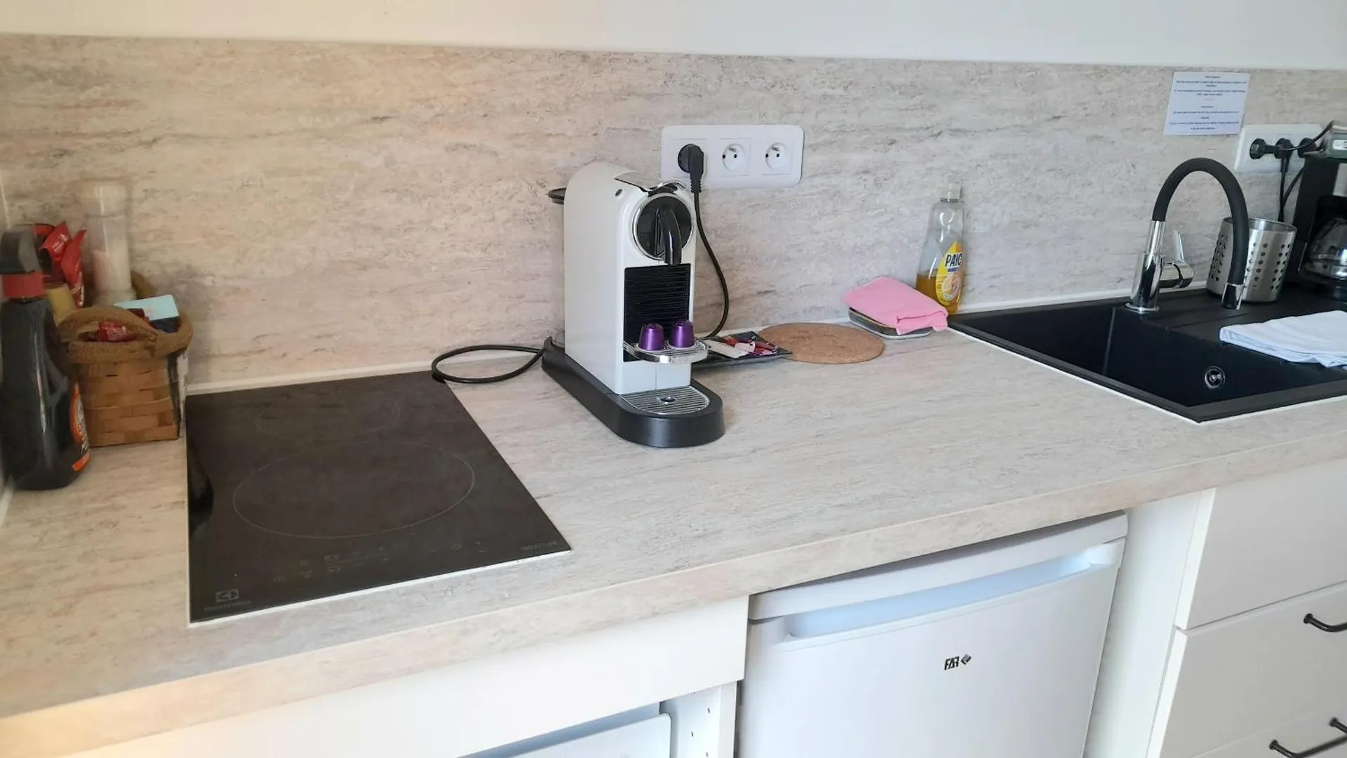 Studio Logement Entier Calme Neuf Climatise Avec Exterieur Puget-Ville 0*,  France